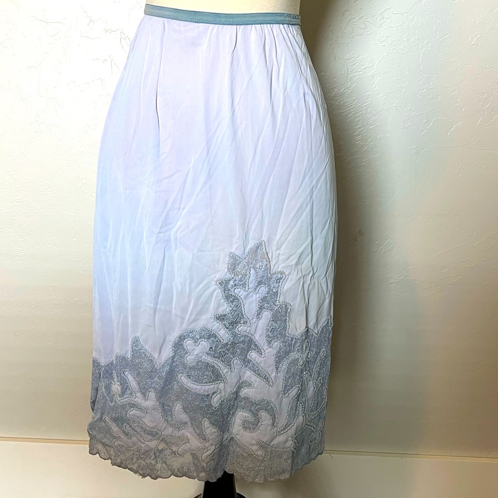 Saramae Lingerie Periwinkle Purple Beaded and Lace Women’s Vintage Slip